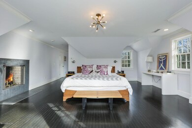 15 Verona Dr Greenwich CT-large-008-3-00