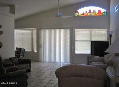 6922 Medina Family room (618x450)