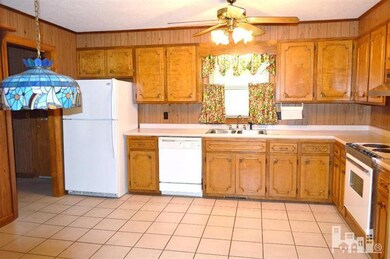 804 E Wilmington St, Burgaw, NC 28425 - photo 2