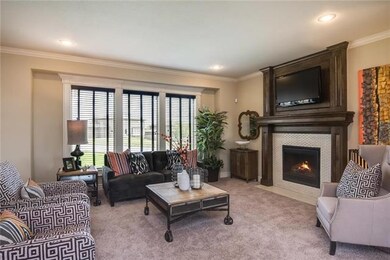 1504 SW Cross Creek Dr, Lee's Summit, MO 64082 - photo 4