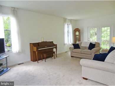 13 Wychwood Ln, Langhorne, PA 19047 - photo 5