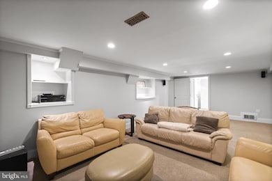 1233 S Oakcrest Rd, Arlington, VA 22202 - photo 3