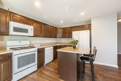 255 Wildmeadow Ln, Woodstock, IL 60098 - photo 2