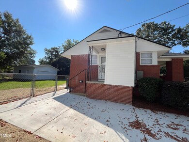 463 Mcrae Dr, Fayetteville, NC 28305 - photo 4