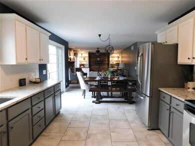 1419 W 51st St, Davenport, IA 52806 - photo 5