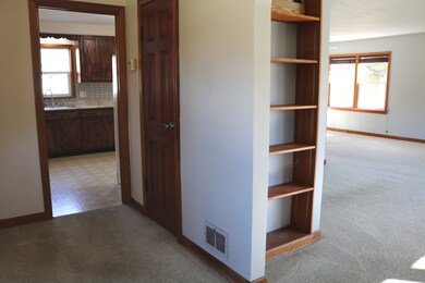 112 E Tyler St, Oswego, IL 60543 - photo 2