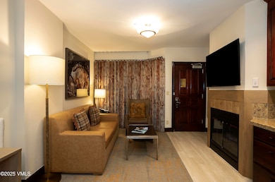 BCL 313-H_Livingroom 1
