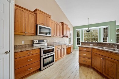 05_562WittenbergPath_177001_Kitchen_LowR