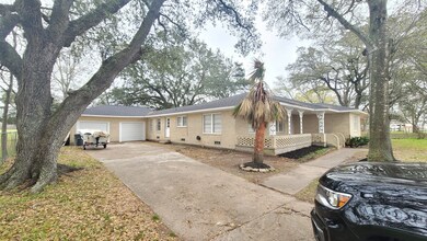 2717 Nichols Ave, Bay City, TX 77414 - photo 3