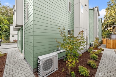 6423 Ellis Ave S, Seattle, WA 98108 - photo 4