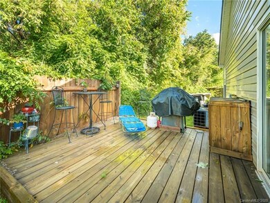 RELAX ON THE BACK DECK WITH LOTS OF PRIVACY