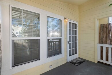 4-web-or-mls-04 - Front Porch