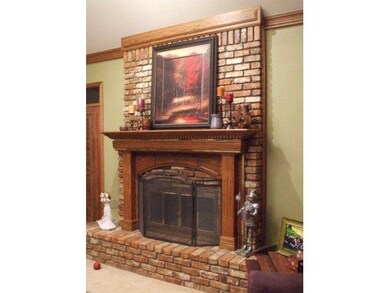 Fireplace w/gas logs