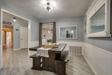 302 Somerset Cir, Bedford, TX 76022 - photo 4