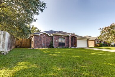 3207 Fox Run Dr, Alvin, TX 77511 - photo 4