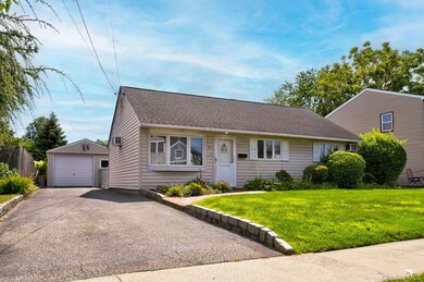 35 Vernon St, Plainview, NY 11803 - photo 5