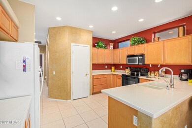 15741 W Spring Tree Way, Surprise, AZ 85374 - photo 2