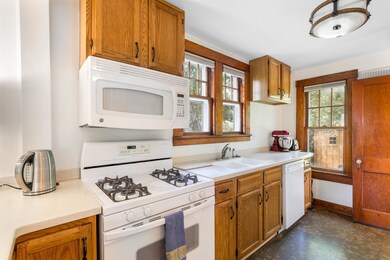 34 Proctor Ave, South Burlington, VT 05403 - photo 5