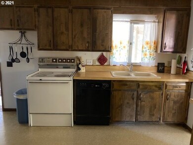 60746 Marysville Ln, Canyon City, OR 97820 - photo 5