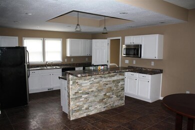 2104 N Fillmore St, Davenport, IA 52804 - photo 3