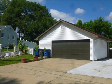 2814 Wedgewood Rd, Des Moines, IA 50317 - photo 4