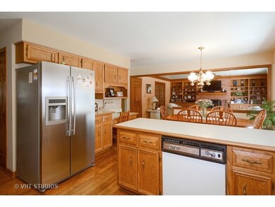 2247 Lotus Ct, Naperville, IL 60565 - photo 4