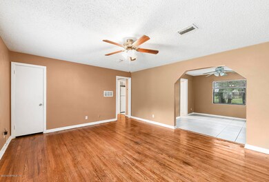 5041 Lida Ct, Jacksonville, FL 32210 - photo 5