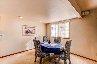 Eating space between living room and kitche