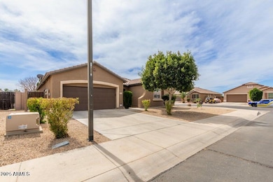 16151 W Desert Flower Dr, Goodyear, AZ 85395 - photo 5