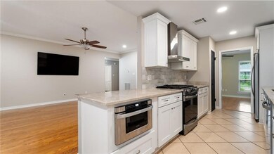 Kitchen/Den