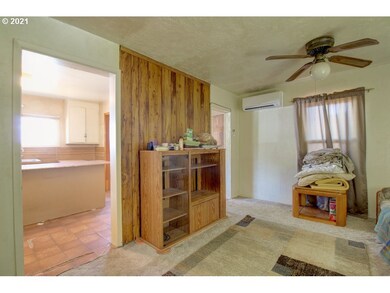 307 W 8th St, the Dalles, OR 97058 - photo 5