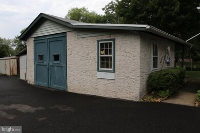 2224 W Walnut St, Colmar, PA 18915 - photo 5