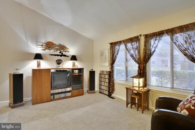 12619 Magna Carta Rd, Herndon, VA 20171 - photo 6