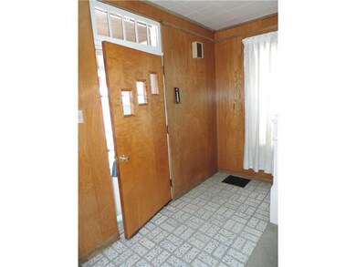 Entry/Foyer.