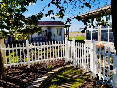 CUTE SHED OUT BACK