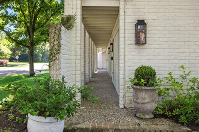 1 Twin Circle Dr, Houston, TX 77042 - photo 5