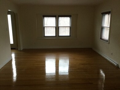 308 Lagrange St unit 308, Chestnut Hill, MA 02467 - photo 3