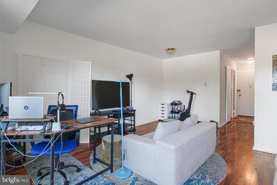 Town Square Towers unit 119, Washington, DC 20024 - photo 5