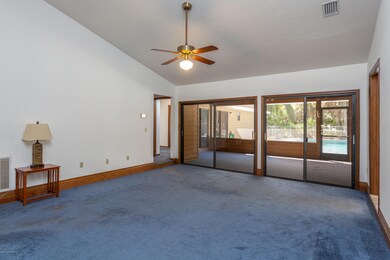 2563 Meadow Ln-14