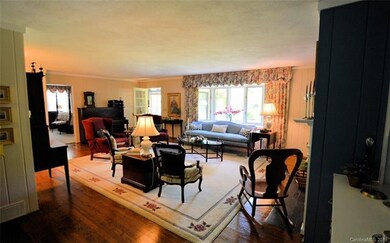 Living Room w/ hardwood floors