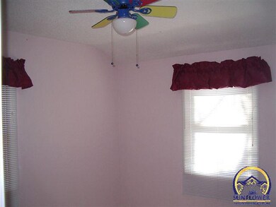 1325 SW Croix St, Topeka, KS 66611 - photo 7