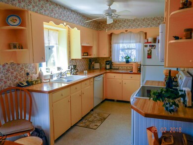 215 Collins St, Stroudsburg, PA 18360 - photo 2