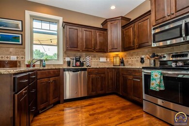 8009 SW 28th Cir, Topeka, KS 66614 - photo 7