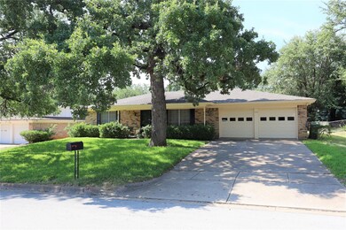 1113 W Redbud Dr, Hurst, TX 76053 - photo 3