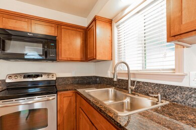 544 Village Dr unit E18, Central Point, OR 97502 - photo 7