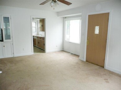 1223 Warren St, Davenport, IA 52804 - photo 2