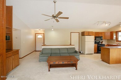 1812 Timberlane Ln NE, Grand Rapids, MI 49505 - photo 3