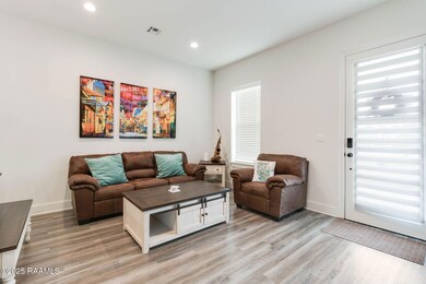 6-web-or-mls-711 E Main St. 1-6