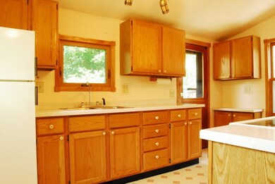 1802 Sheridan St, Madison, WI 53704 - photo 7