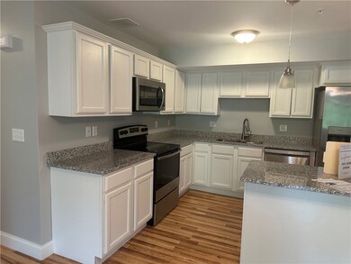 9 Gray Coach Ln unit 907, Cranston, RI 02921 - photo 3